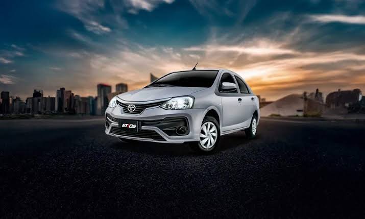 Toyota Etios cab in Munnar available for affordable taxi service and Kerala tour packages
